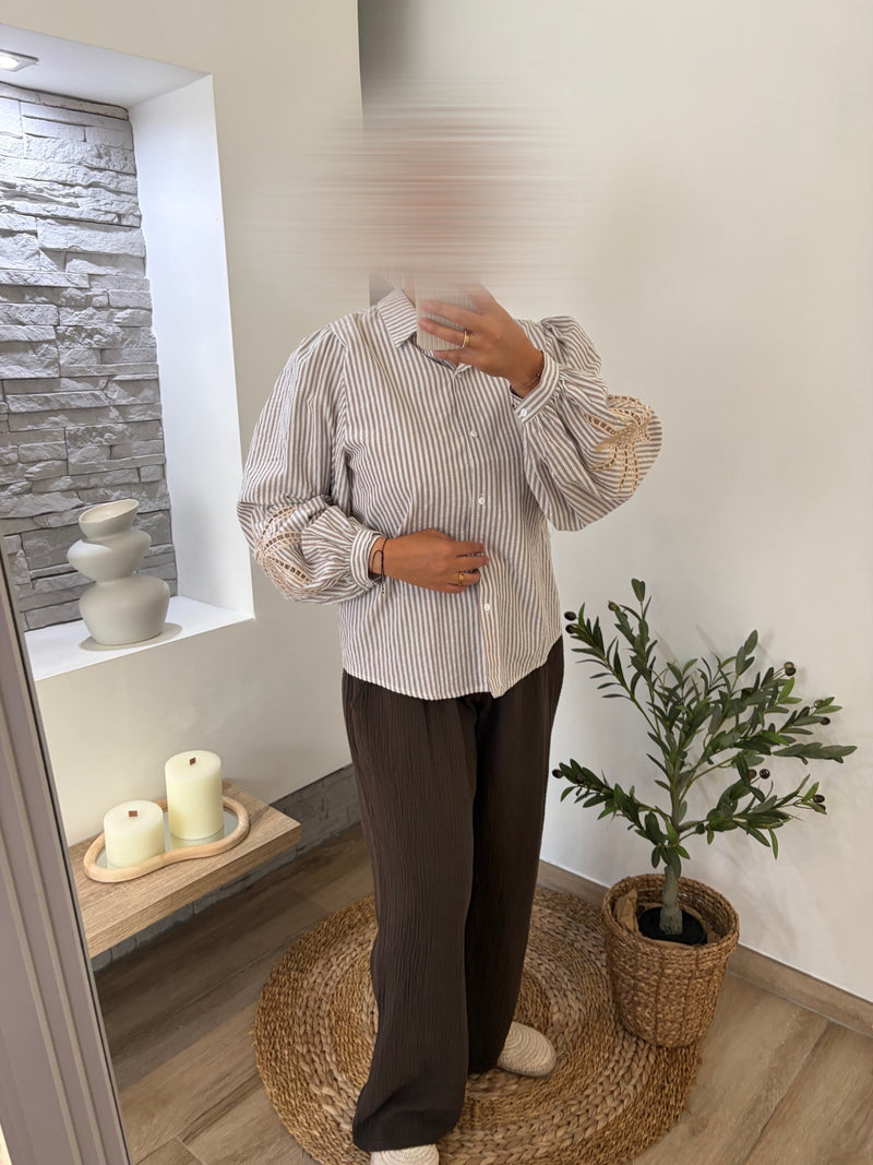 Chemise à fines rayures beige et blanc en 100 % coton