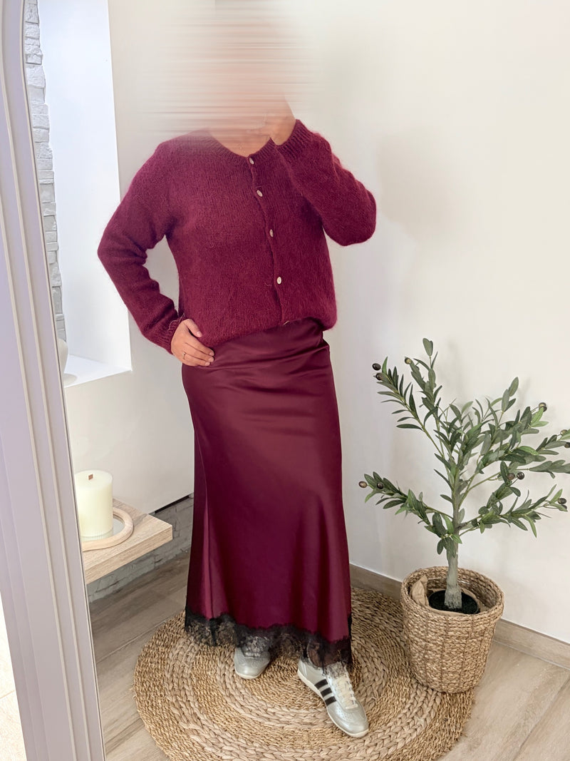Gilet en mohair bordeaux à boutons porté sur une chemise — Ma douce sœur