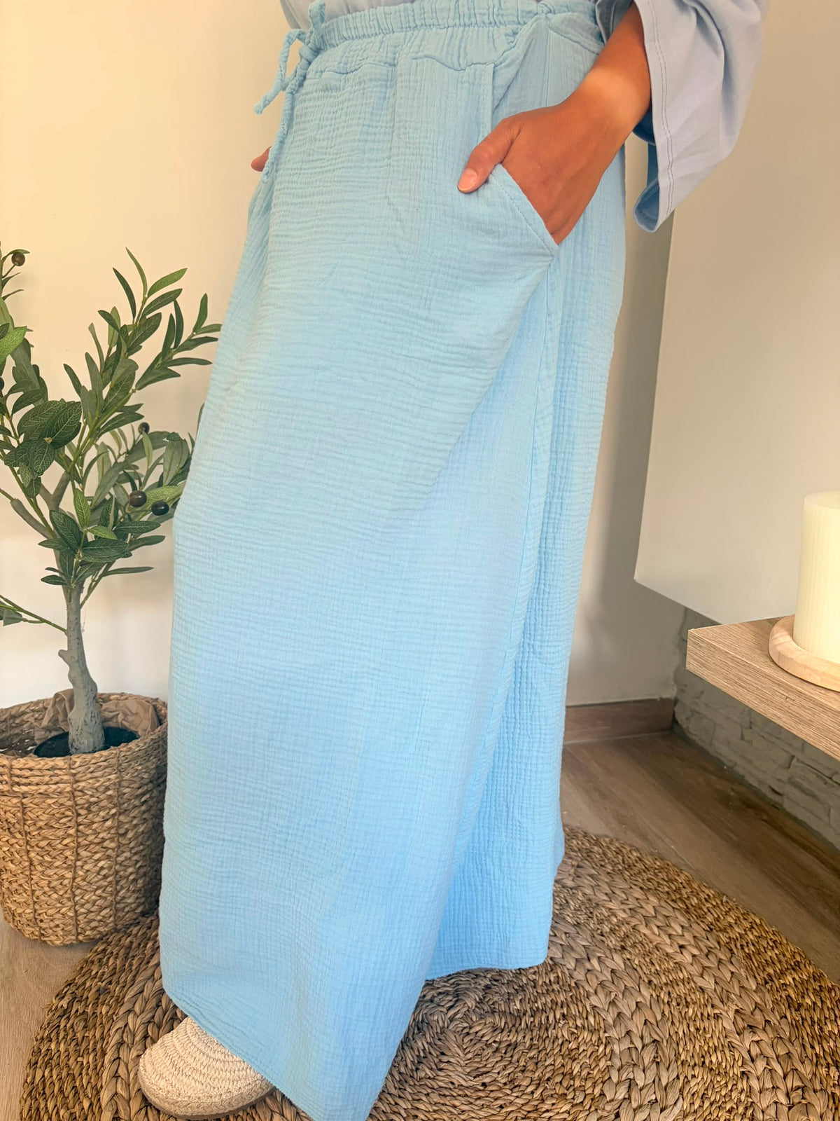 Jupe longue bleu clair — matière
