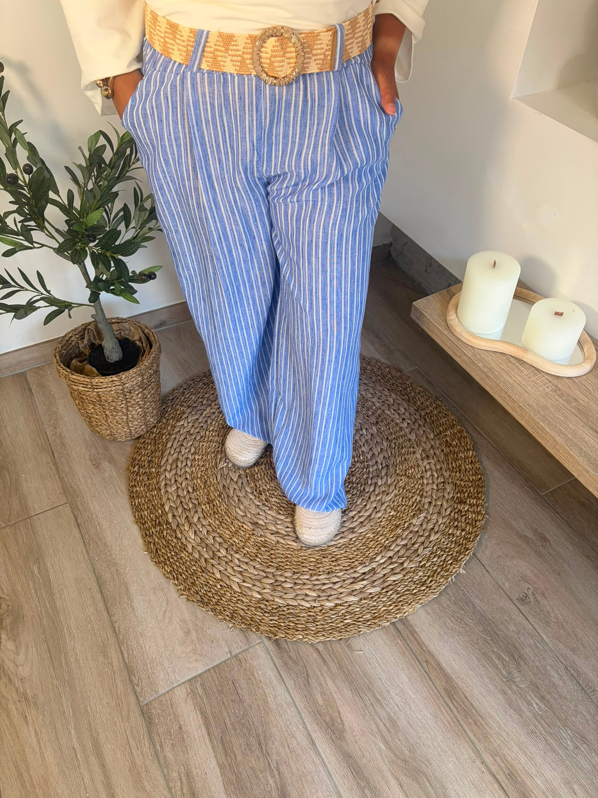 Pantalon rayé en lin bleu — matière