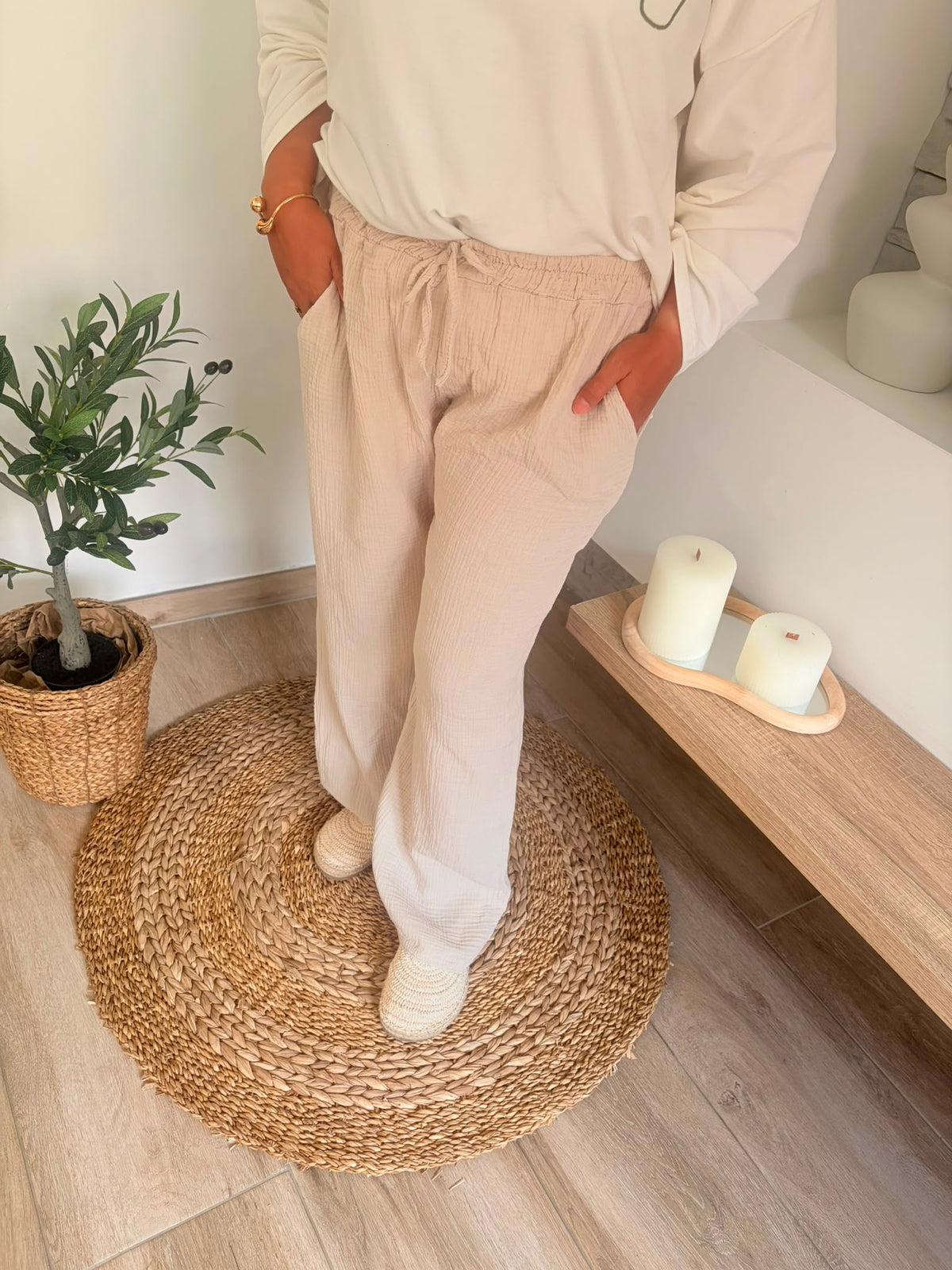 Pantalon simple beige — porté