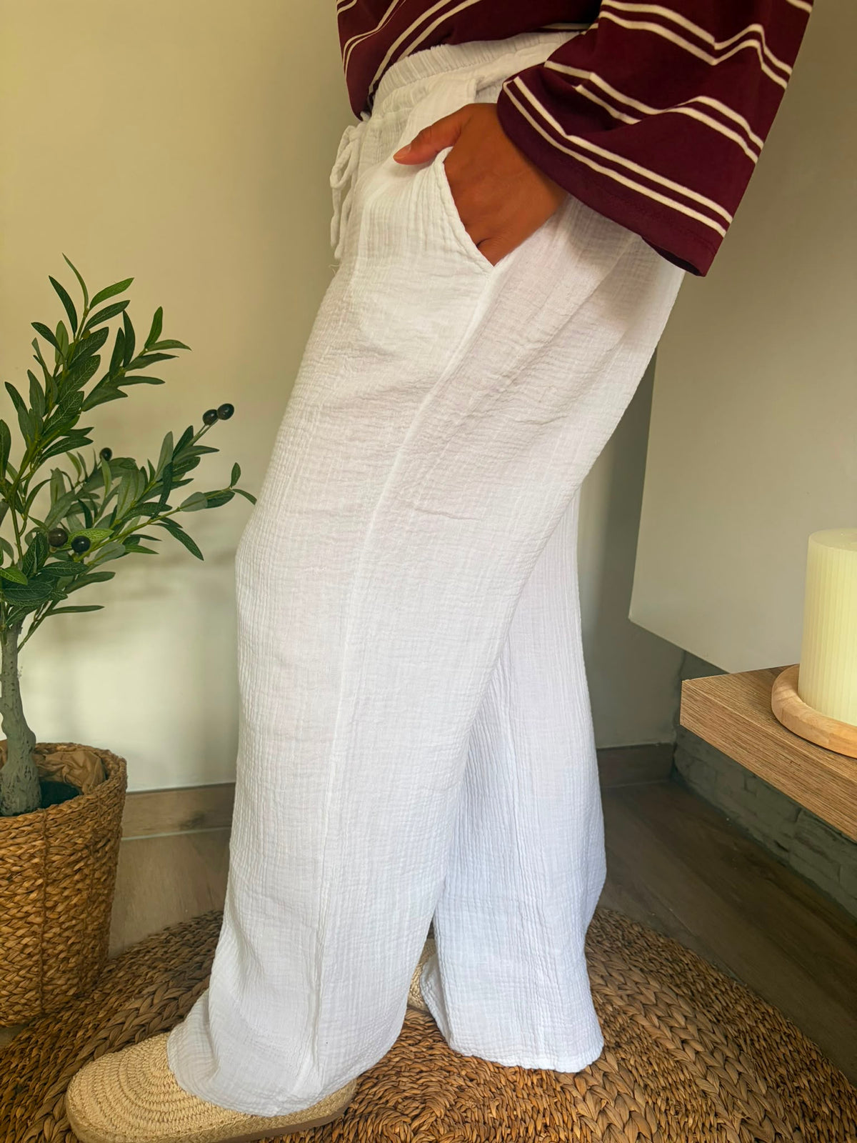 Pantalon simple blanc — porté