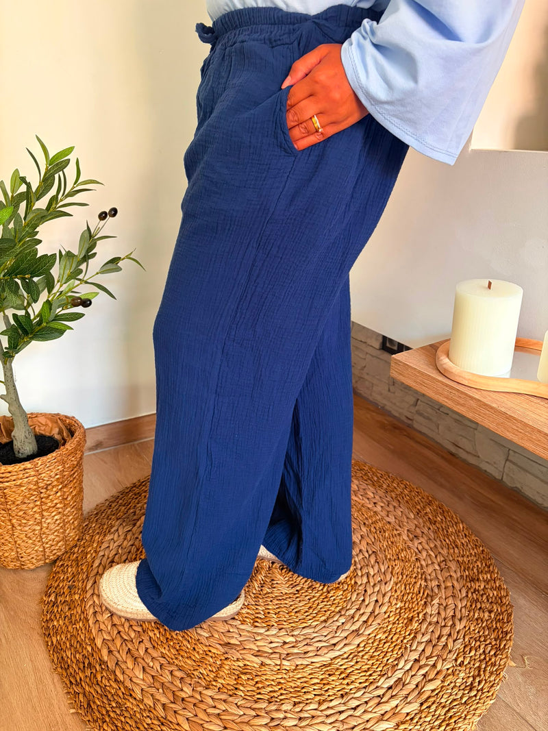 Pantalon simple bleu marine — porté