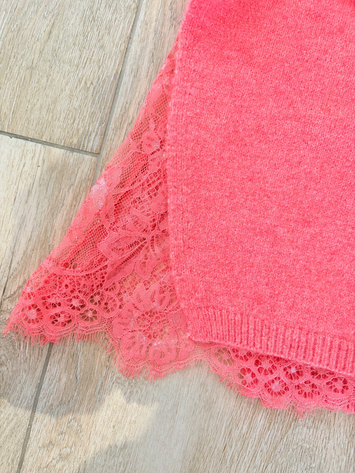 Pull corail — détail de la maille