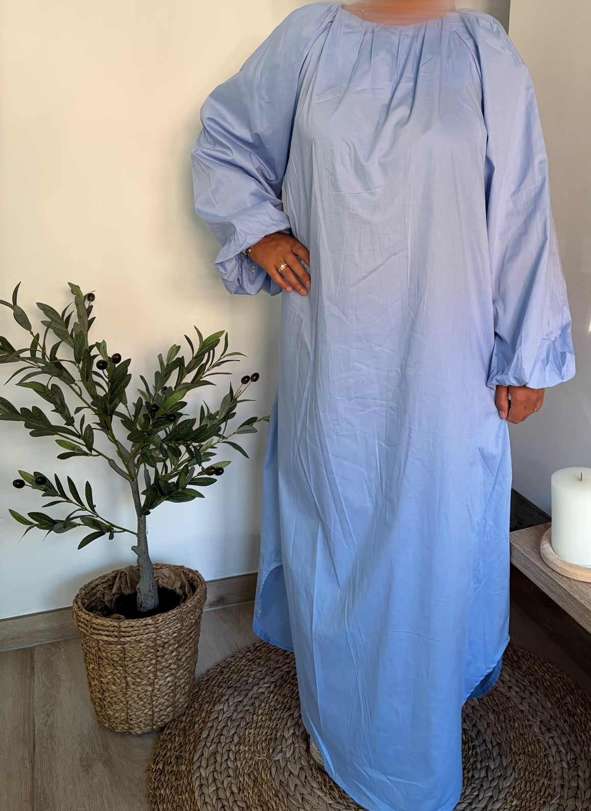 Robe longue bleu clair — portée
