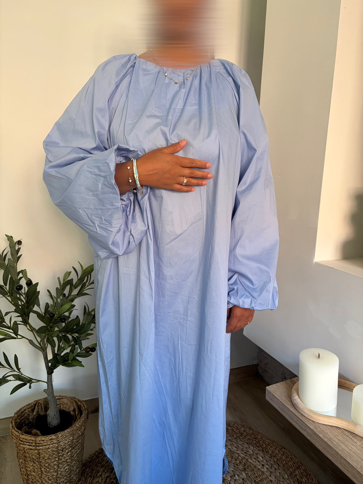 Robe longue bleu clair — portée, dos