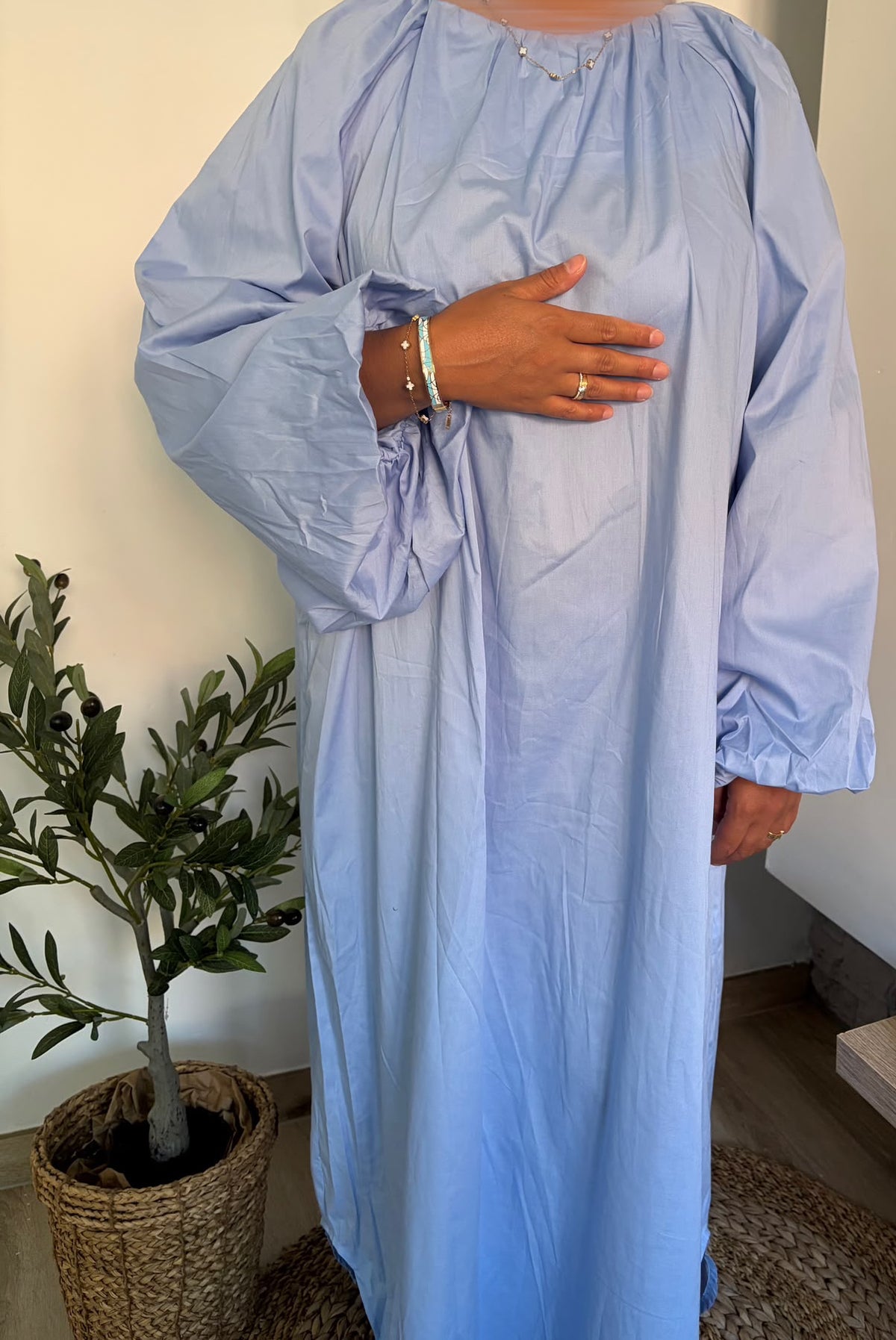 Robe longue bleu clair — portée, dos