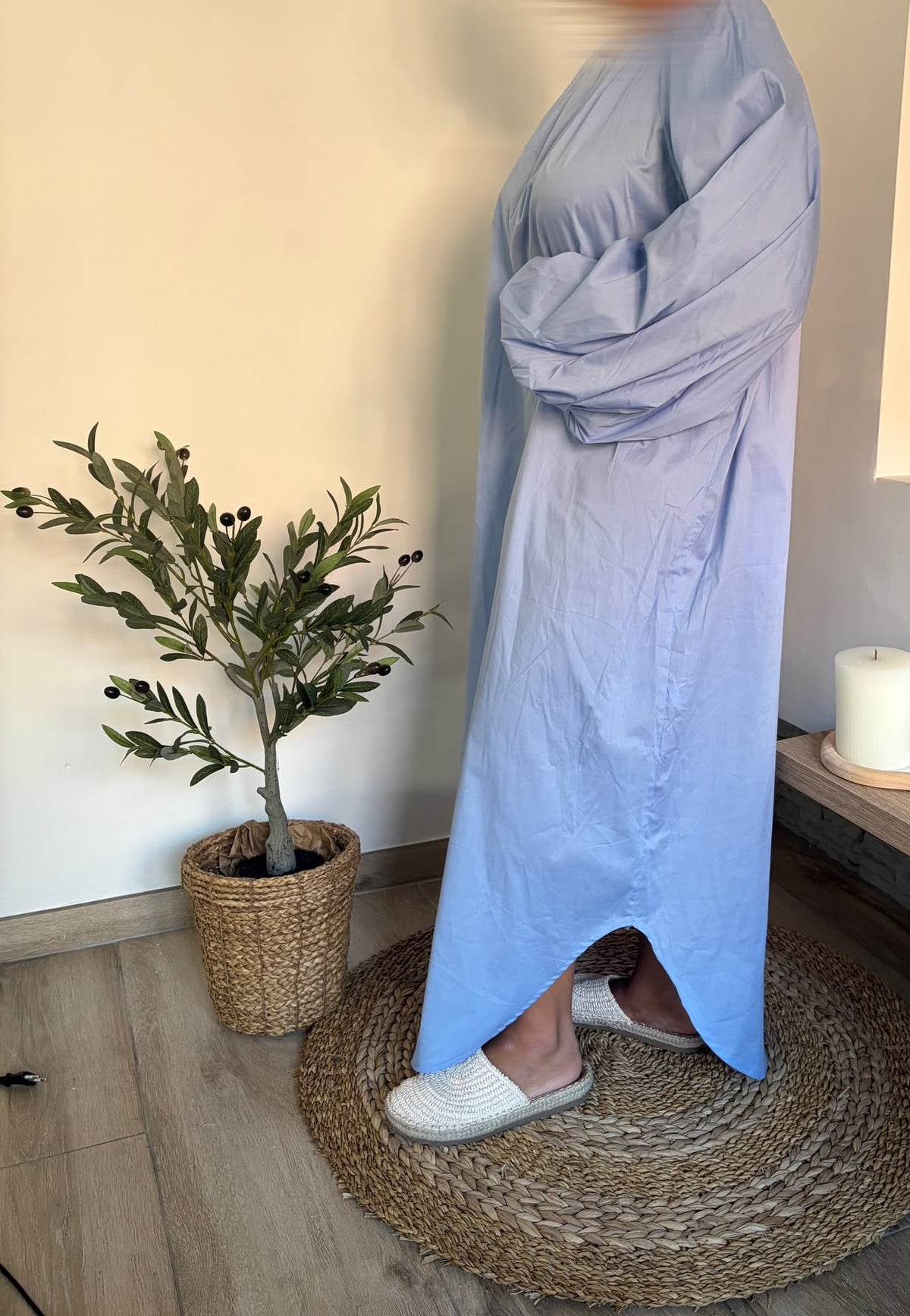 Robe longue bleu clair — détail