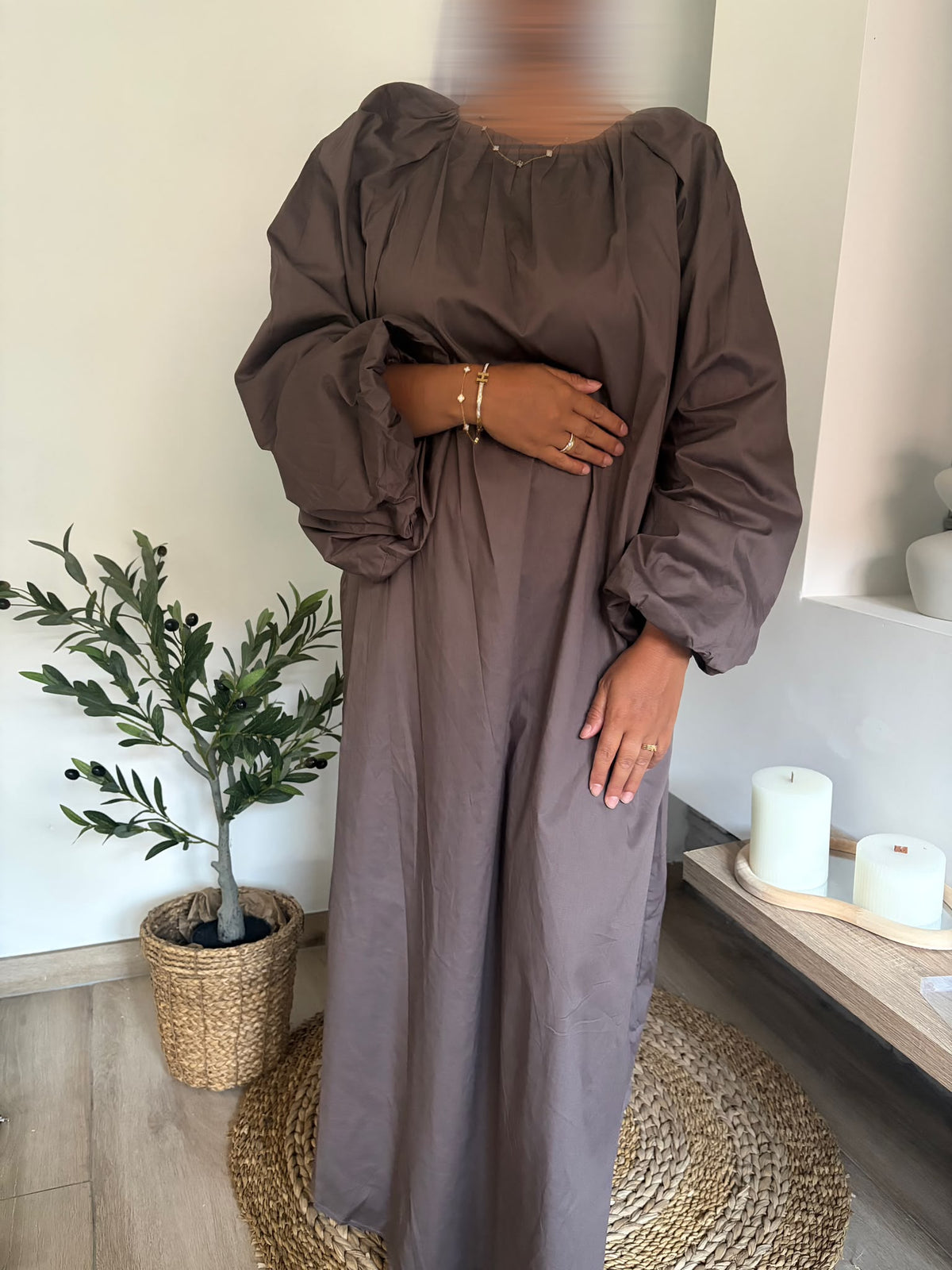 Robe longue brun — portée, détail