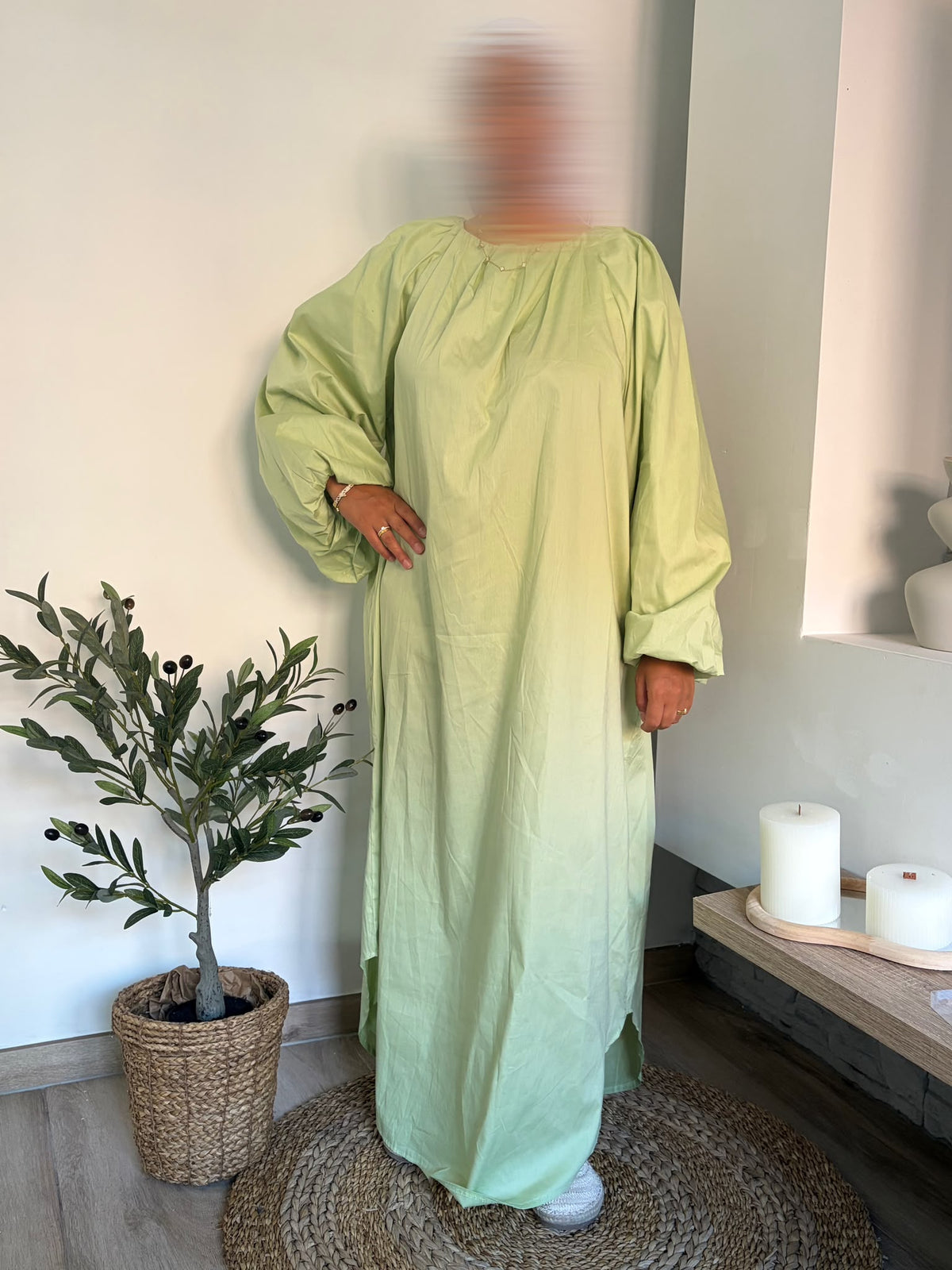 Robe longue vert clair — portée