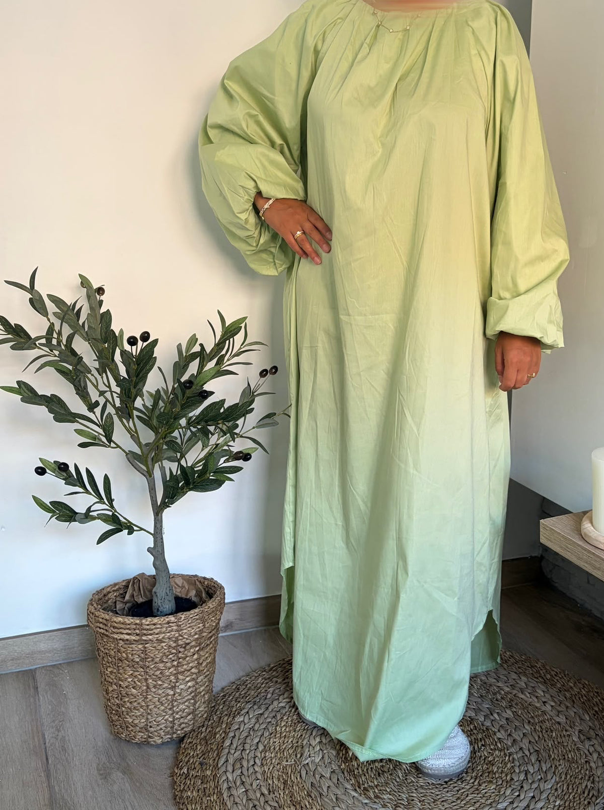 Robe longue vert clair — portée