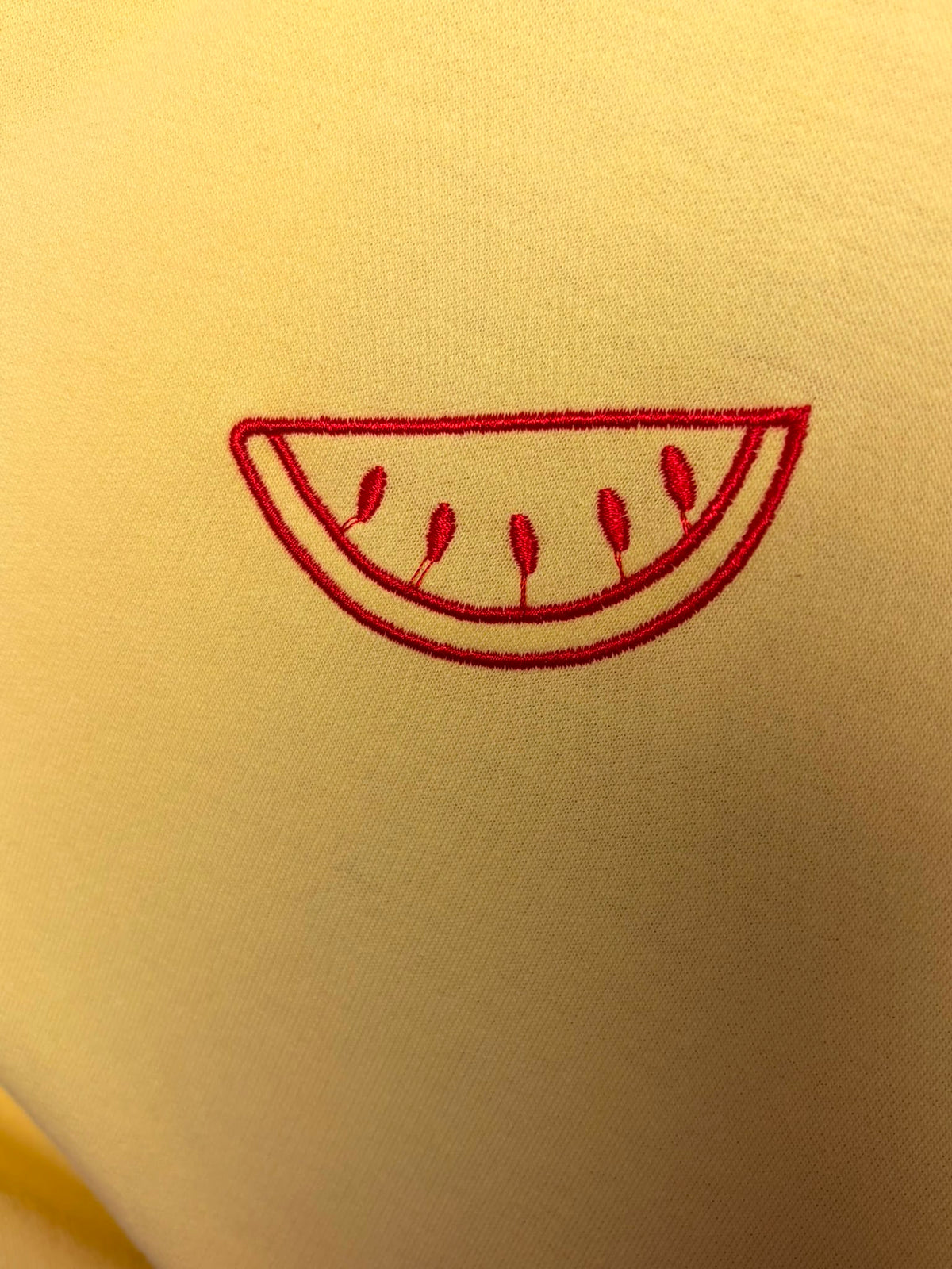 T-shirt brodé La Pastèque jaune — détail