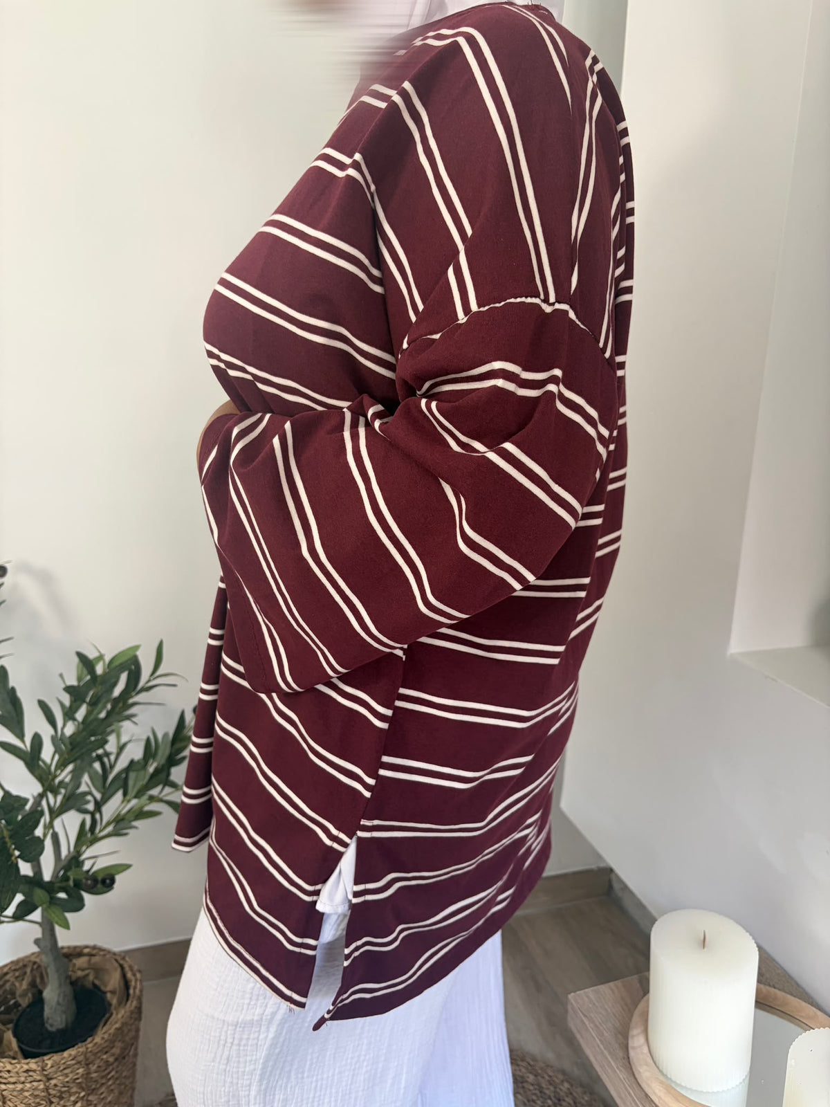 T-shirt rayé bordeaux — détail