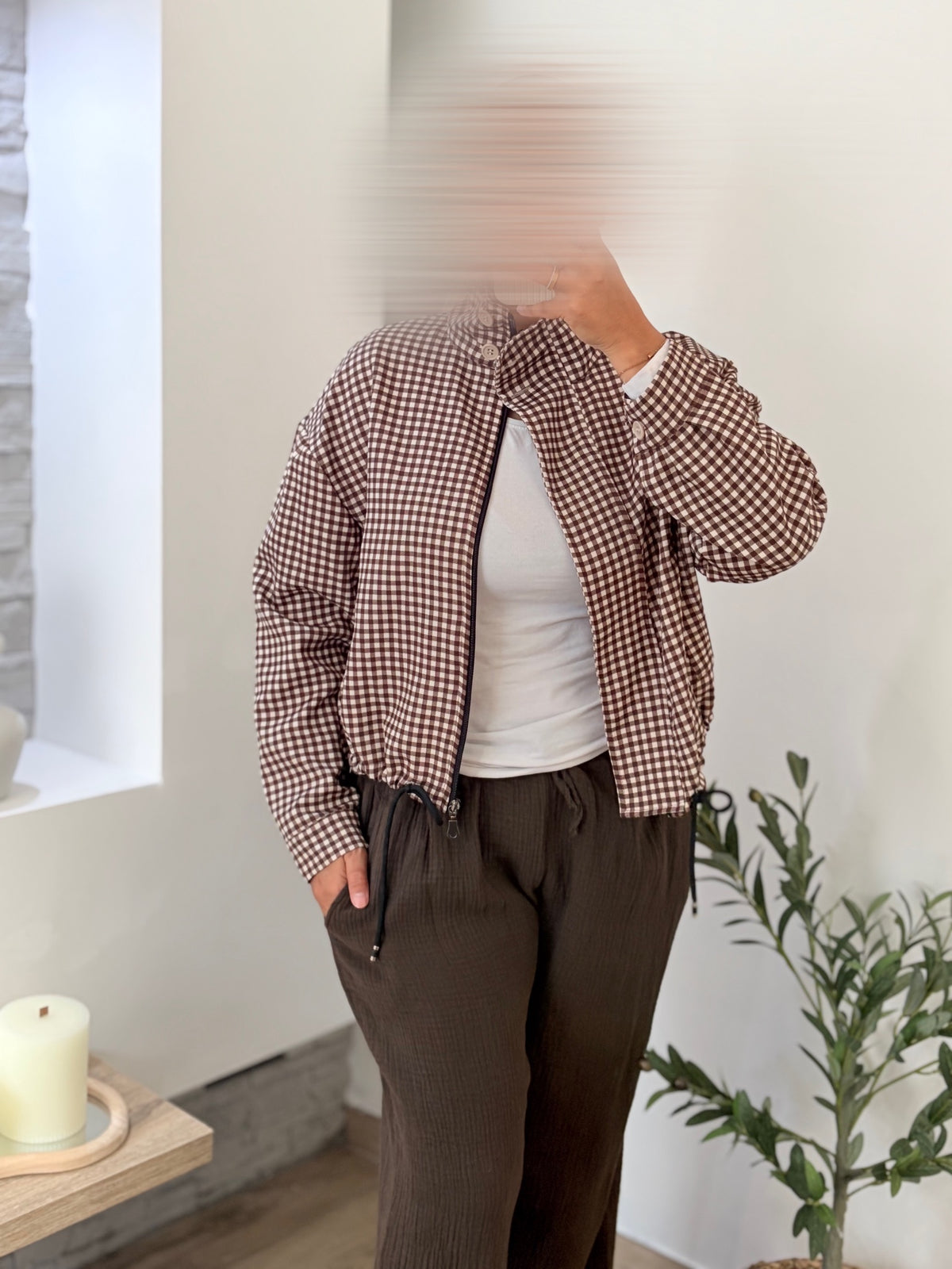 Bomber vichy marron — détail du col boutonné