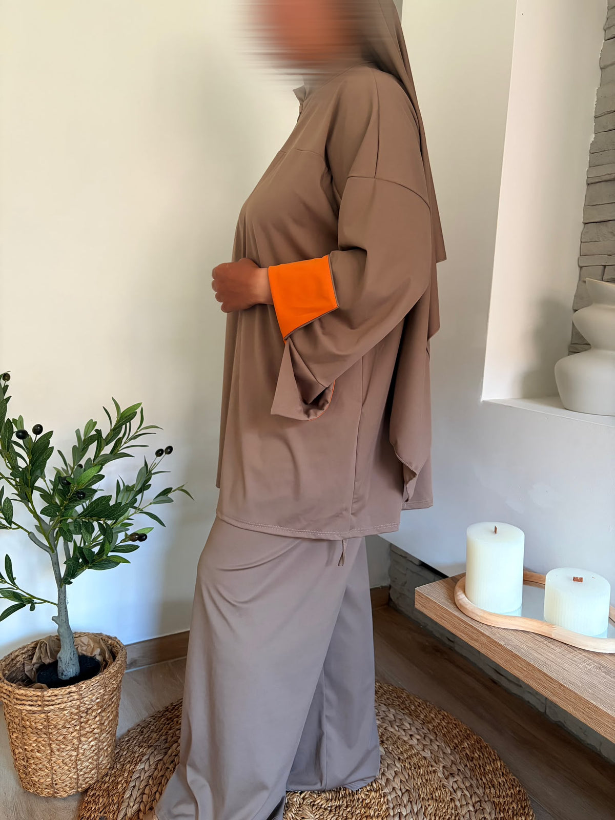Burkini beige — porté, détail manche