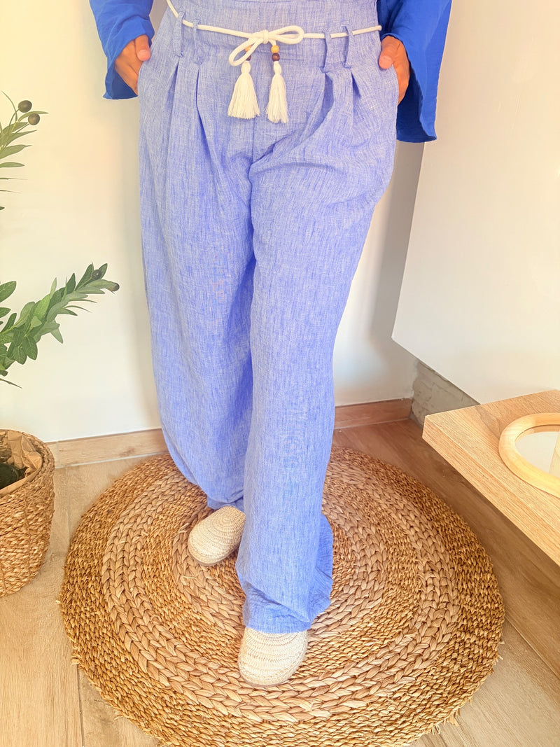 Pantalon large effet jeans bleu clair — porté