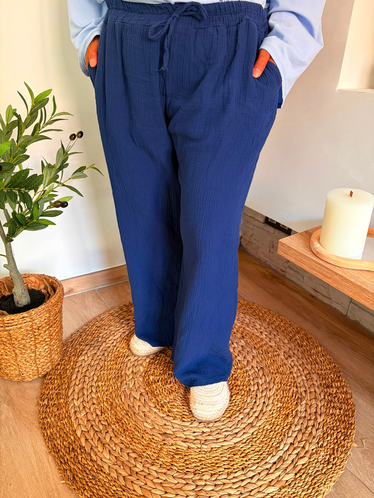 Pantalon simple bleu marine — détail