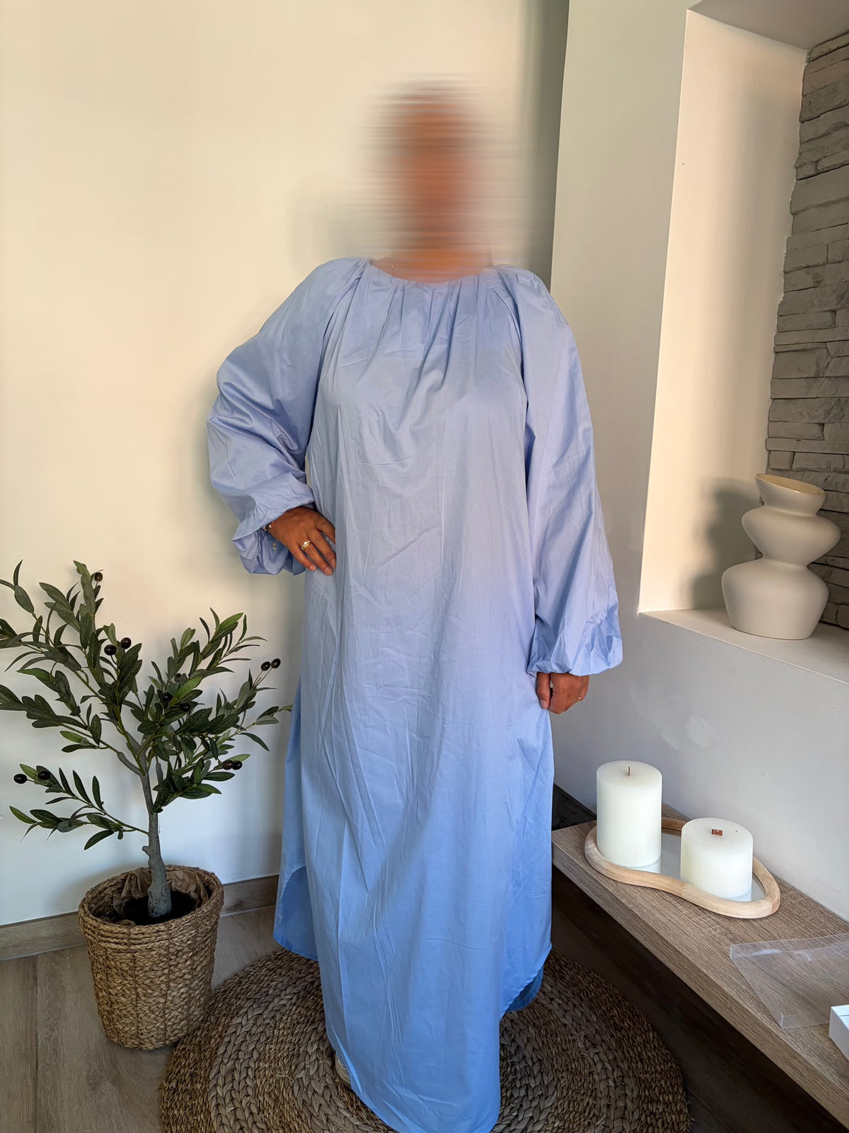 Robe longue bleu clair — portée
