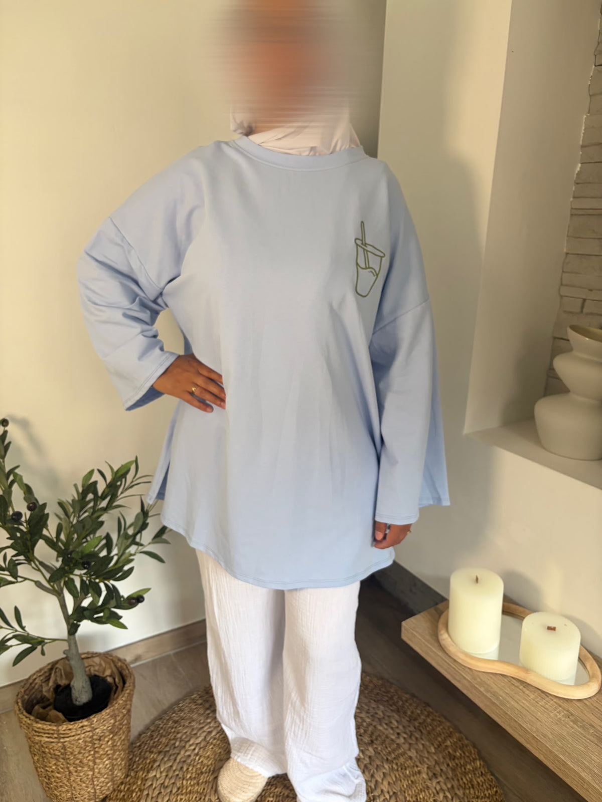 T-shirt brodé Le Matcha bleu clair — détail