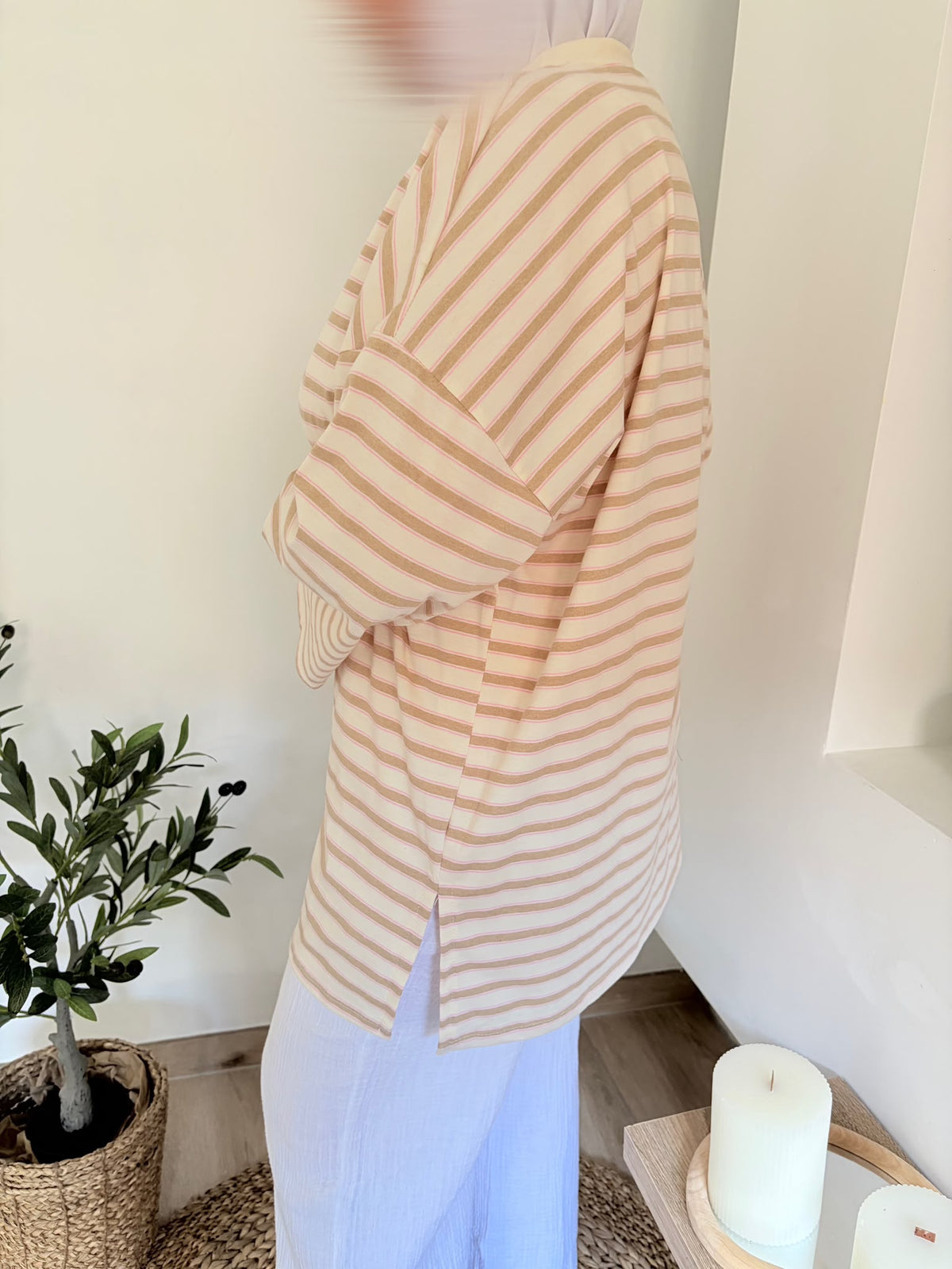 T-shirt rayé beige — détail