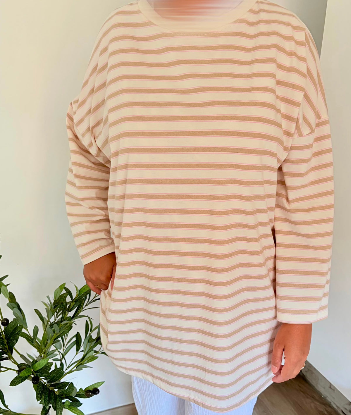 T-shirt rayé beige — matière