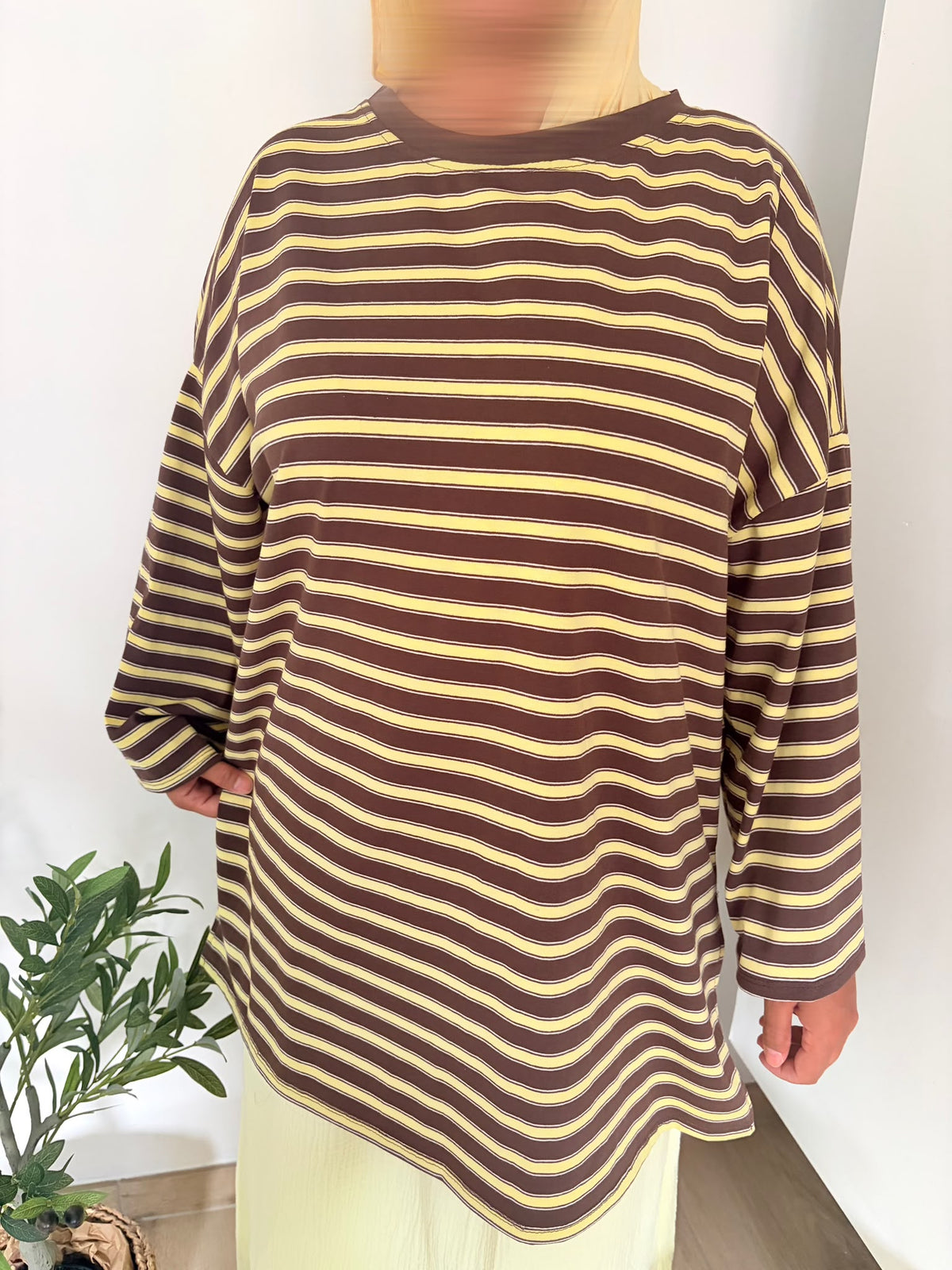 T-shirt rayé brun — matière