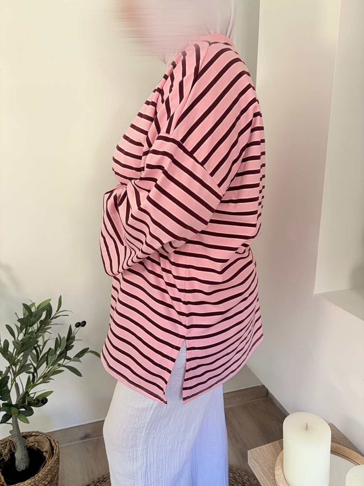 T-shirt rayé rose — porté